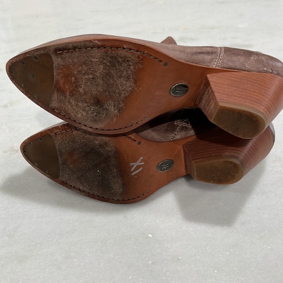 Frye Dusty Rose Reina Ankle Cowboy Style Boot - Picture 5 of 8